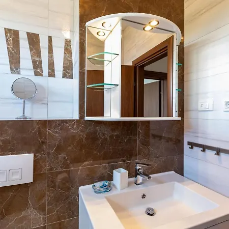 Beachside Comfort In With Terrace Lejlighed