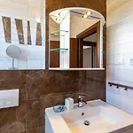 Beachside Comfort In With Terrace Apartman