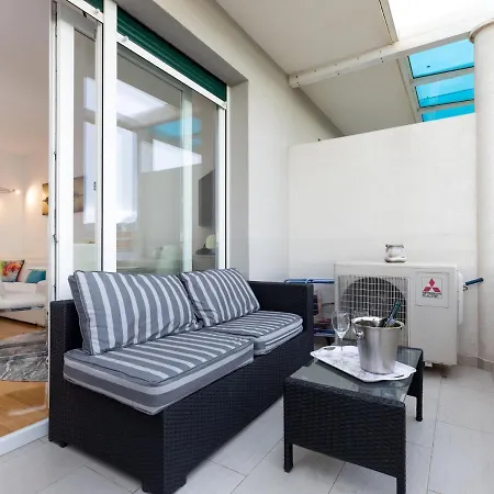 Modern Center With Terrace Split