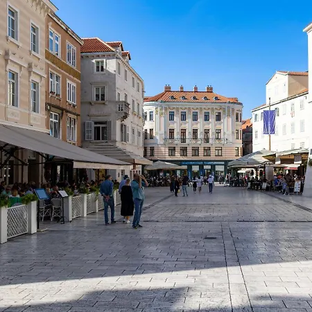 Beachside Comfort In With Terrace * ספליט