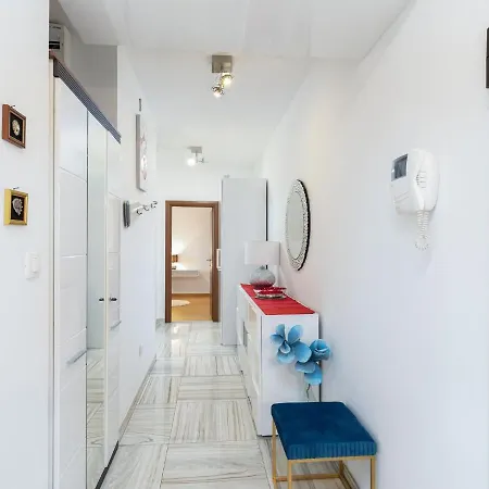 Beachside Comfort In With Terrace דירה ספליט