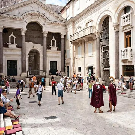 Beachside Comfort In With Terrace *