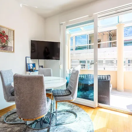 Beachside Comfort In With Terrace Appartamento Spalato
