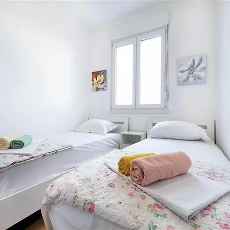 Beachside Comfort In With Terrace