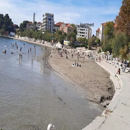 Beachside Comfort In With Terrace *