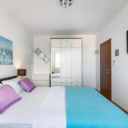 Beachside Comfort In With Terrace * Split