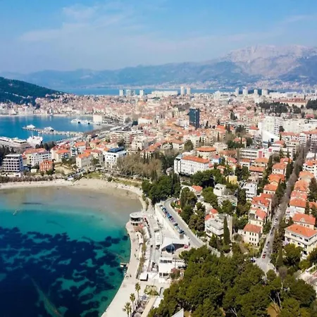 Beachside Comfort In With Terrace Split